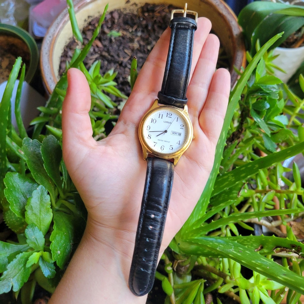 Vintage Lorus Genuine Leather Classic Calendar Watch